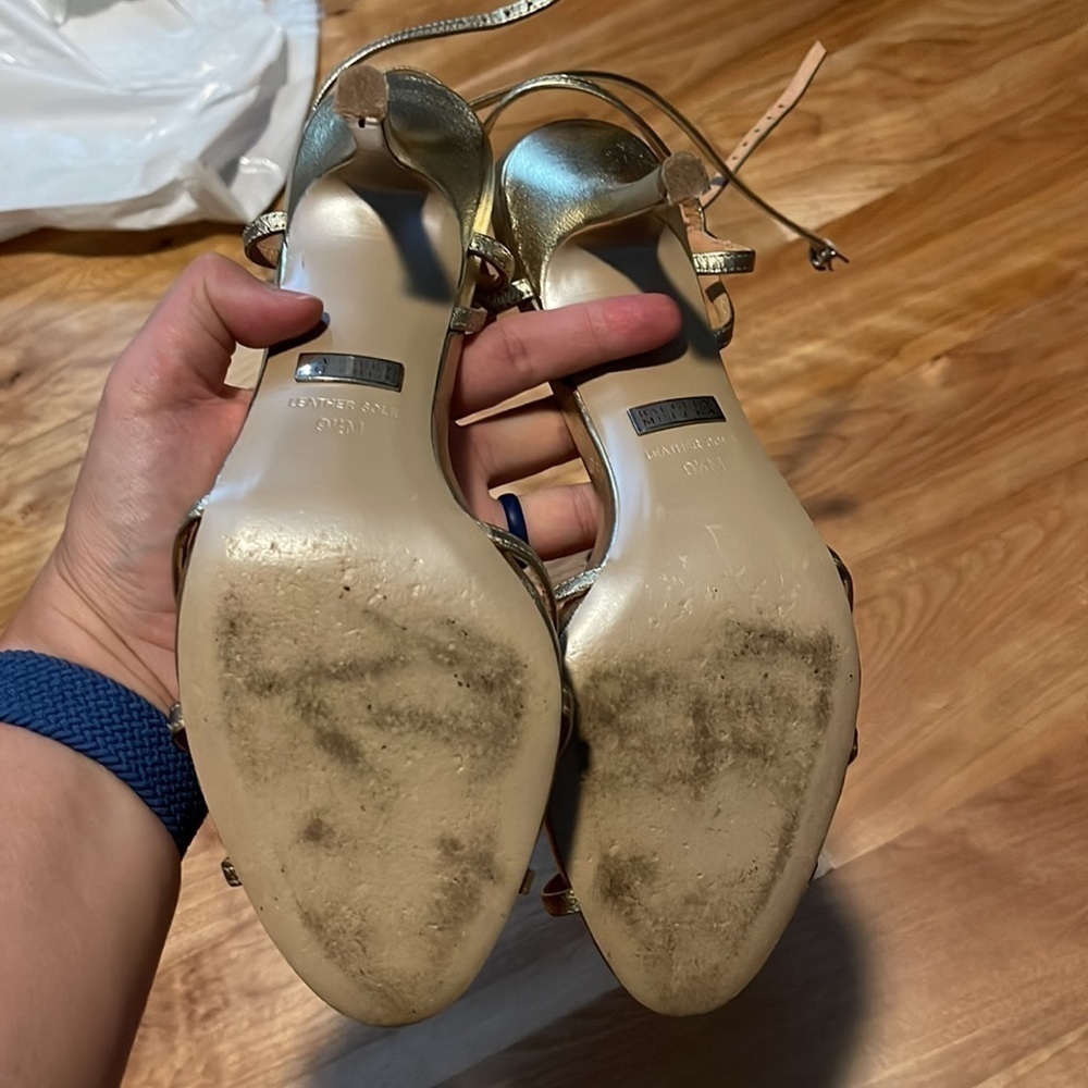 Badgley Mischka strappy sandal gold heels women’s size 9.5 - Picture 2 of 3